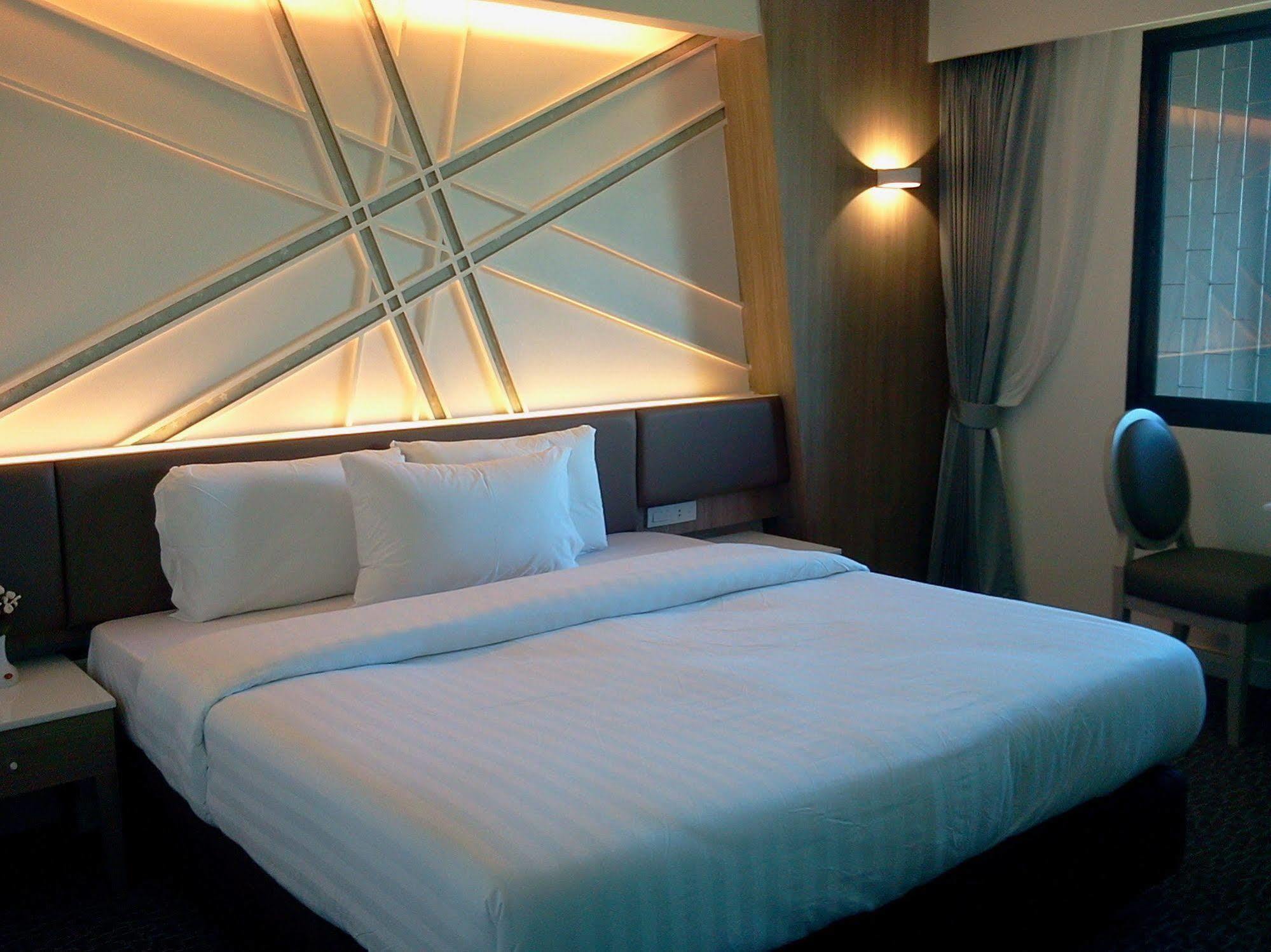 Papa Siriraj Hotel