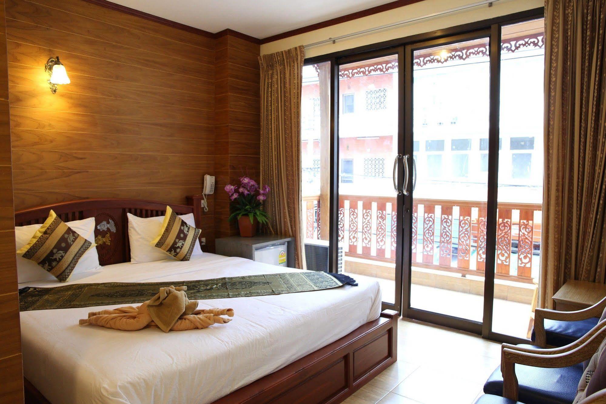 Tanee Place 3*