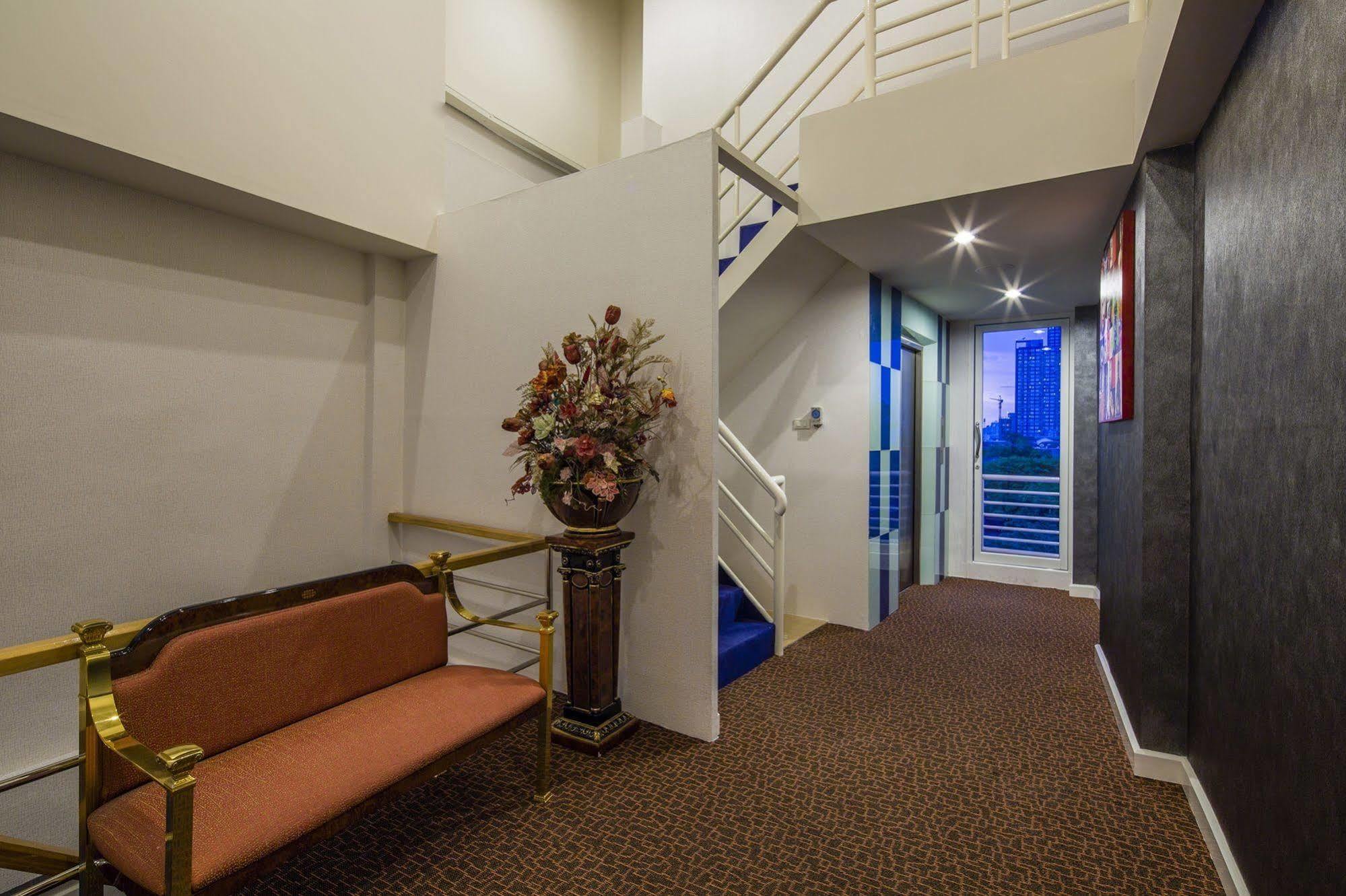 Solo Express Sukhumvit 81