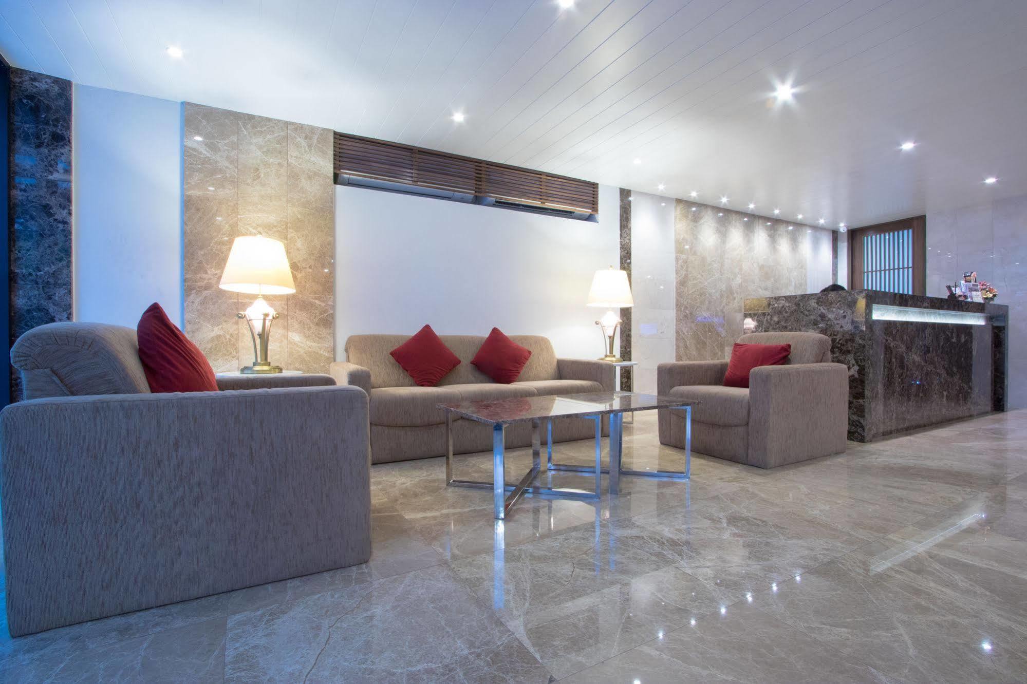 Thomson Huamark Hotel 4*
