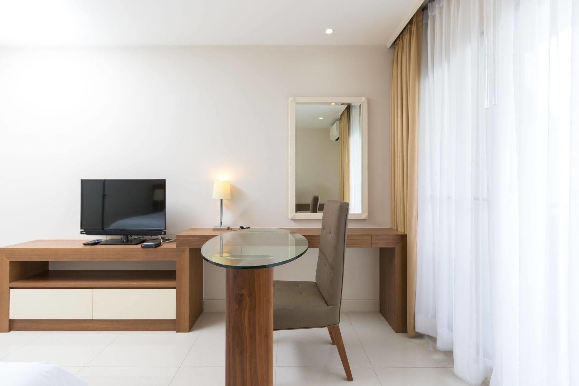 Thomson Huamark Hotel 4*