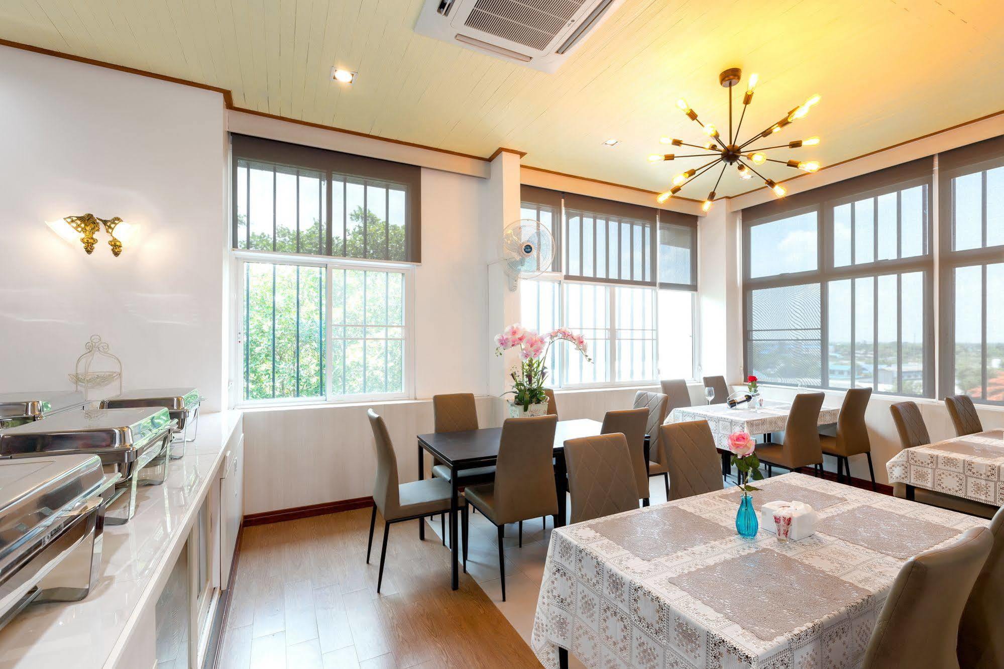 Roomquest Suvarnabhumi Airport Romklao Soi 6 3*