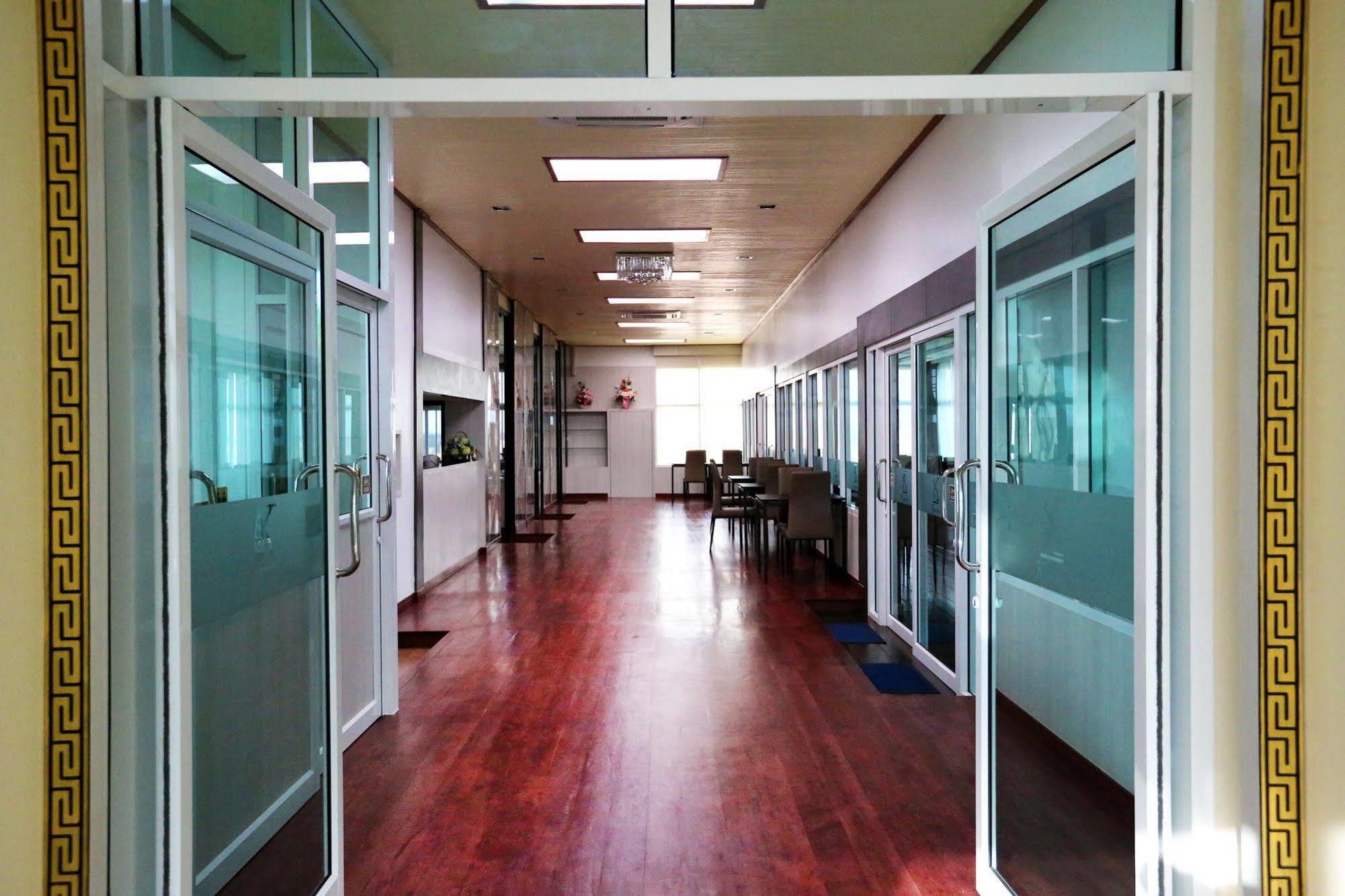 Roomquest Suvarnabhumi Airport Romklao Soi 6 Hotel Bangkok