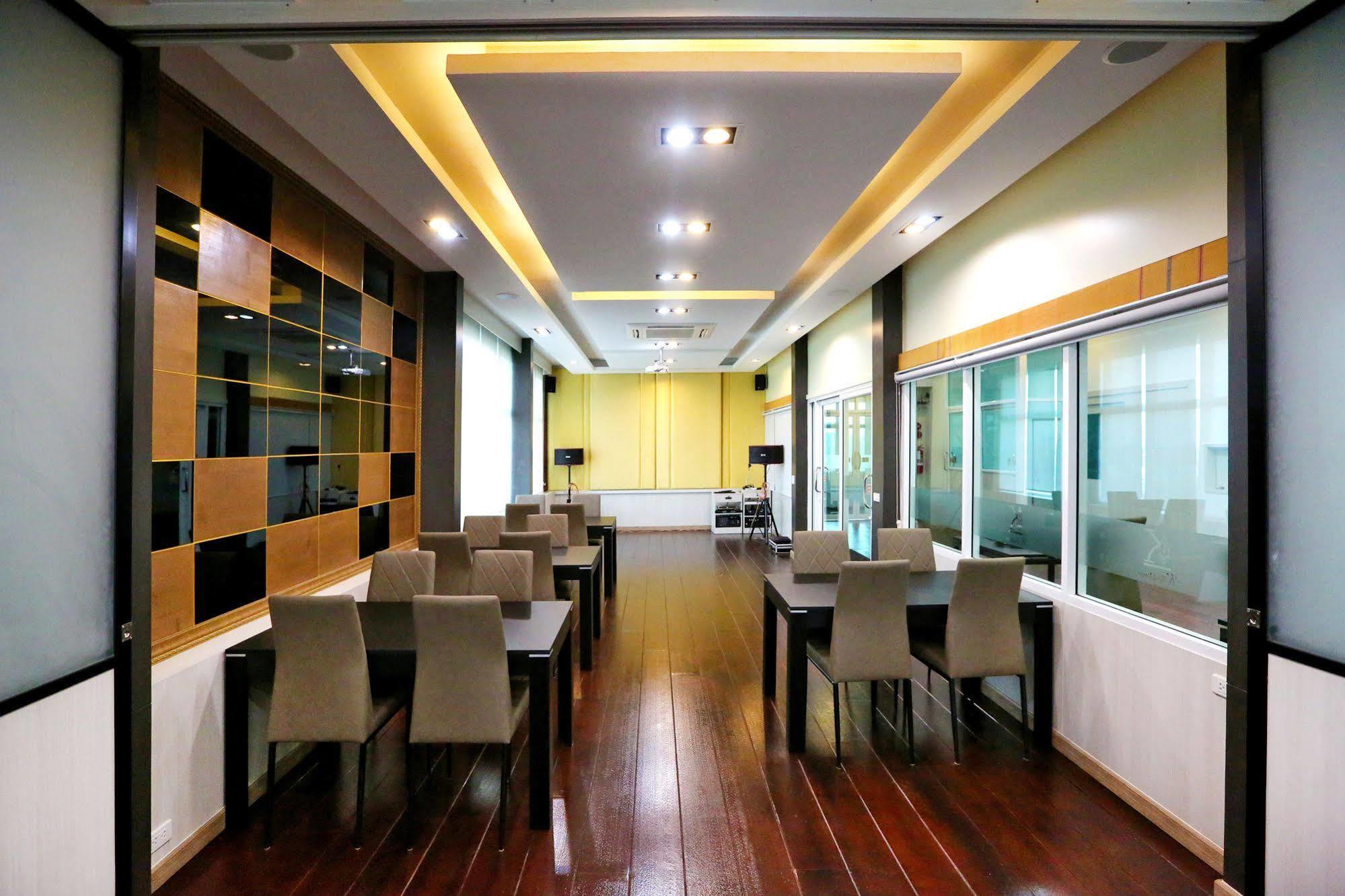 Roomquest Suvarnabhumi Airport Romklao Soi 6 Hotel