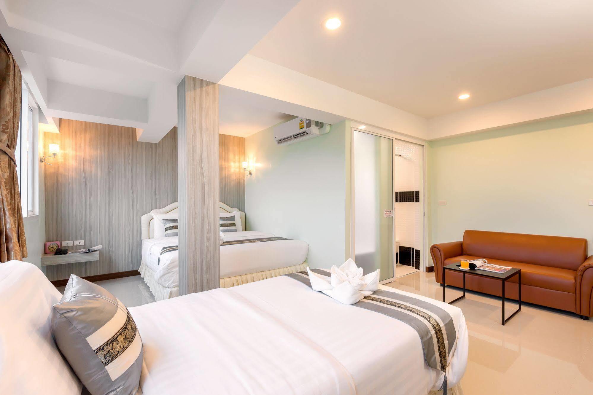 Hotel Roomquest Suvarnabhumi Airport Romklao Soi 6 3*