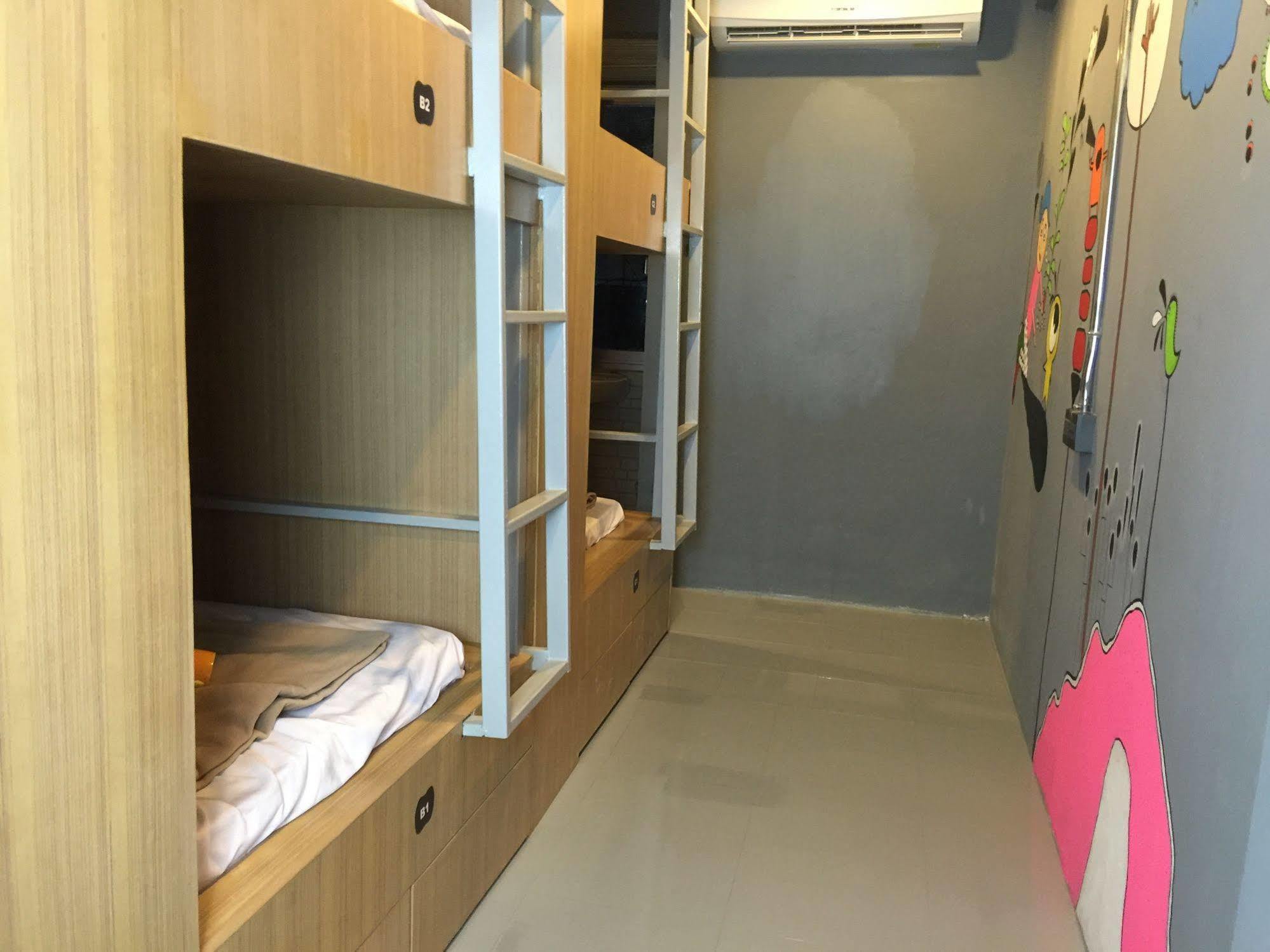 Capsule hotel Hoot & Ratchada