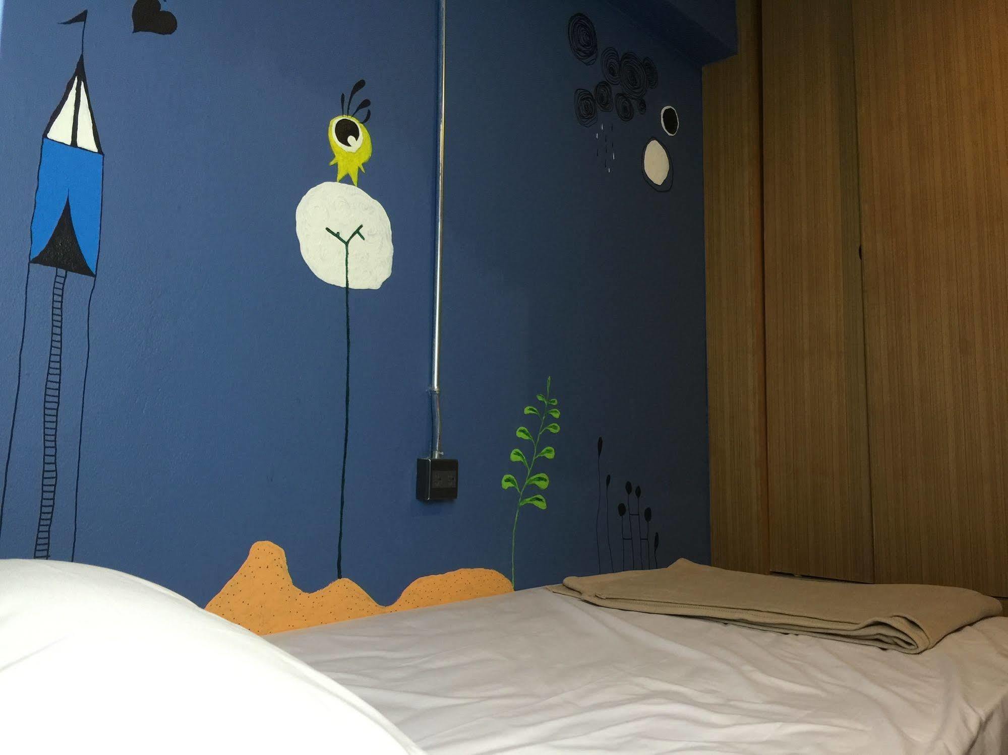 Hoot & Ratchada Bangkok