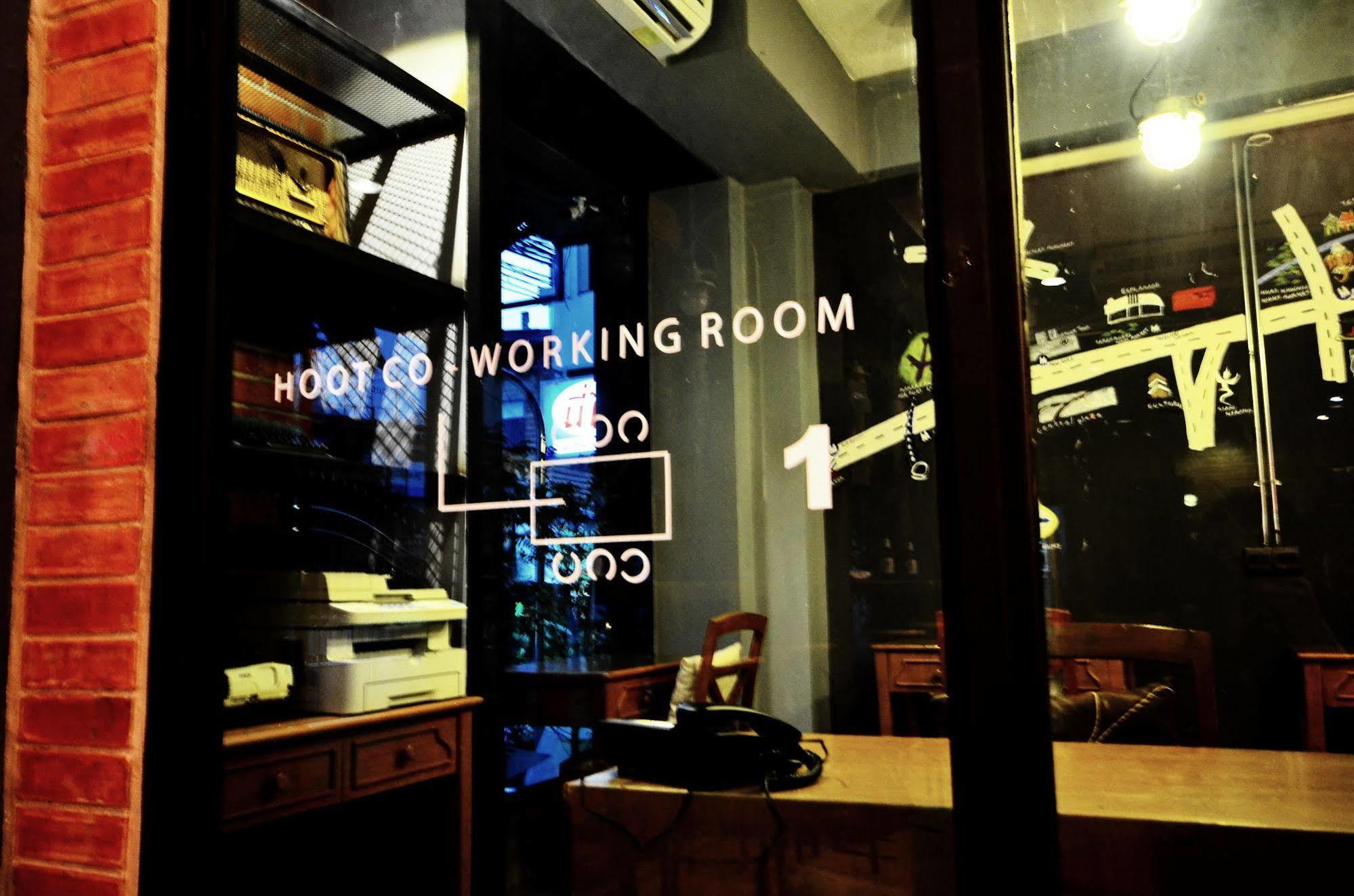 Capsule hotel Hoot & Ratchada 3*