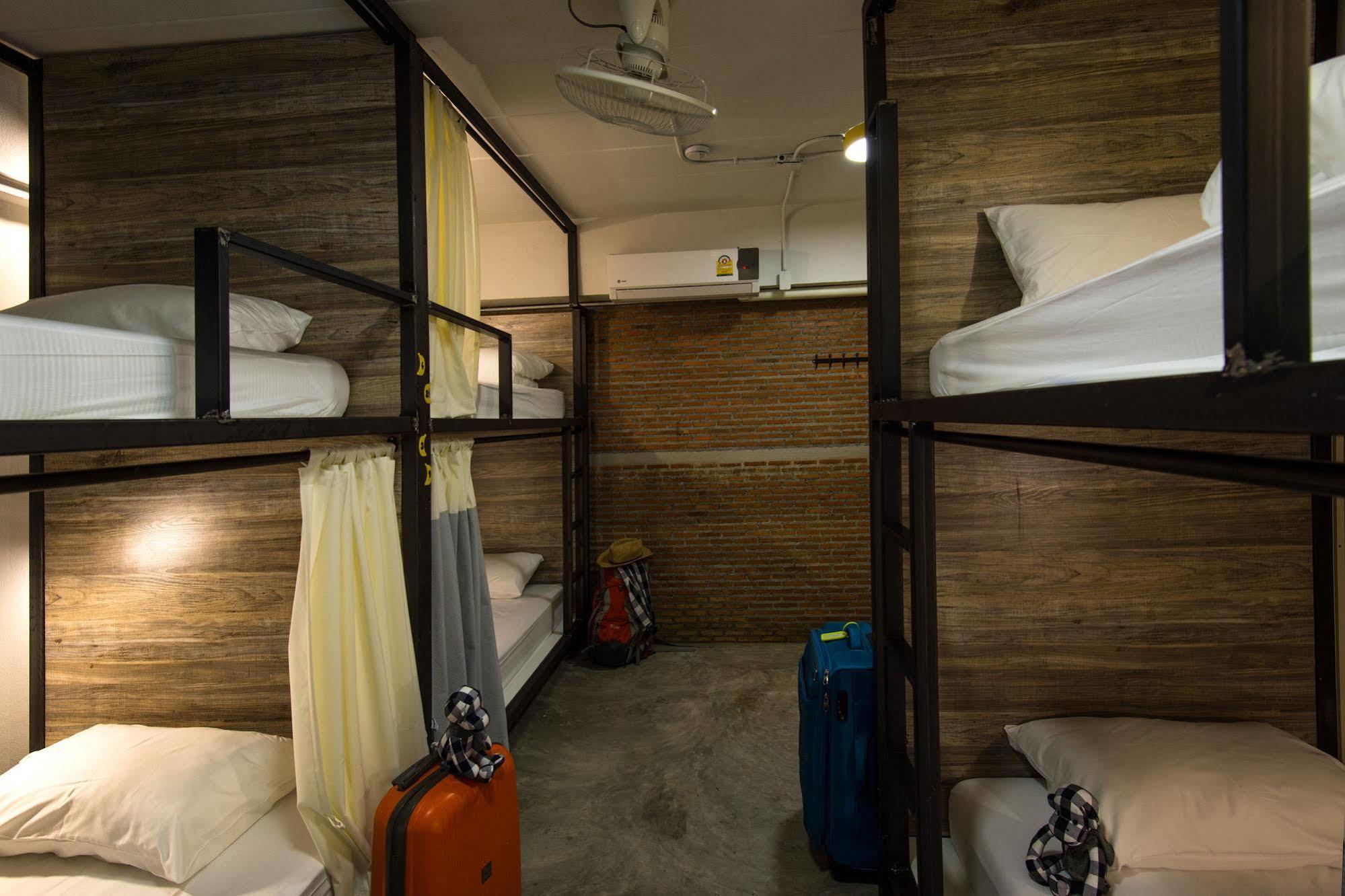 Happy Monkey Hostel *
