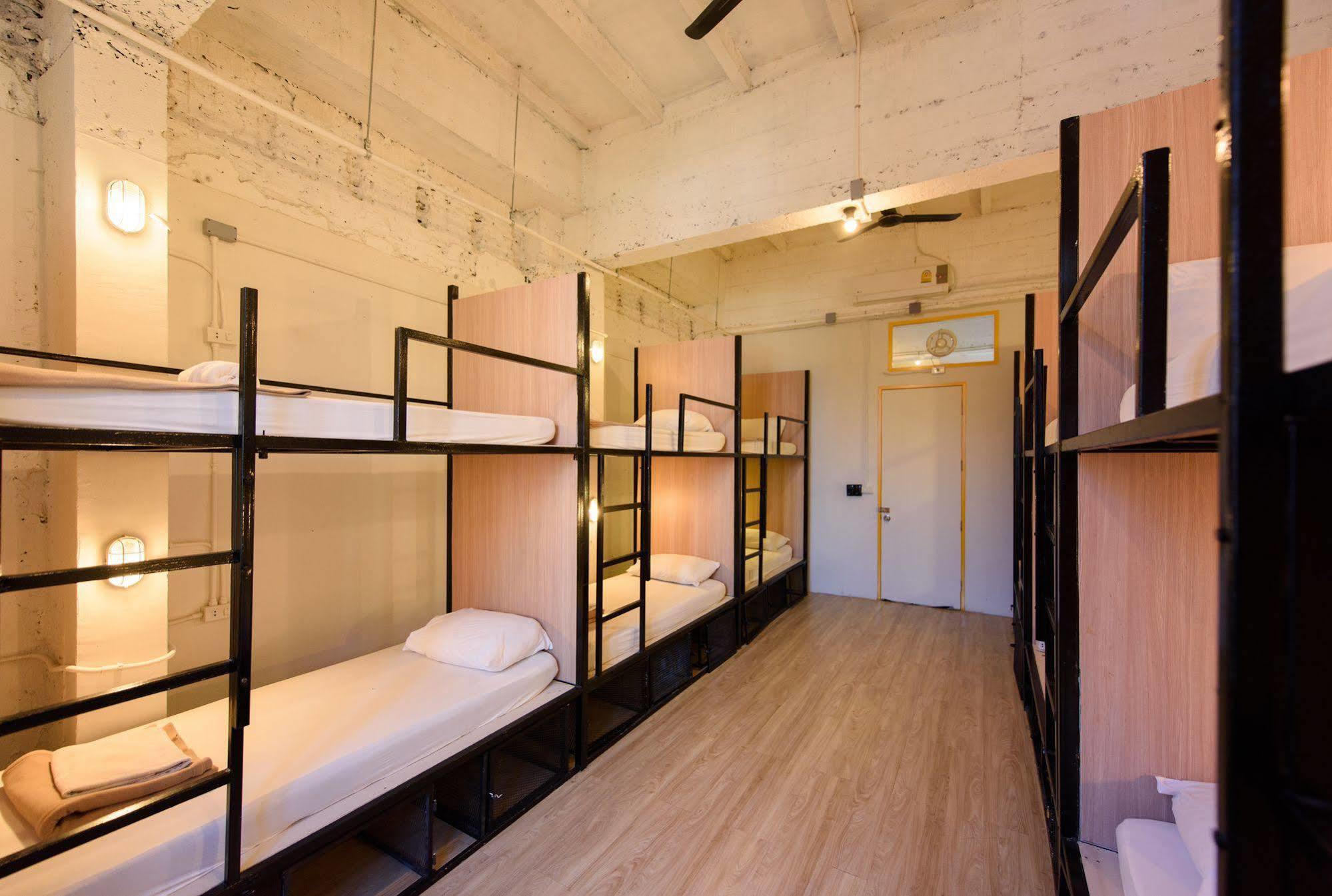 Warm White Hostel Bangkok