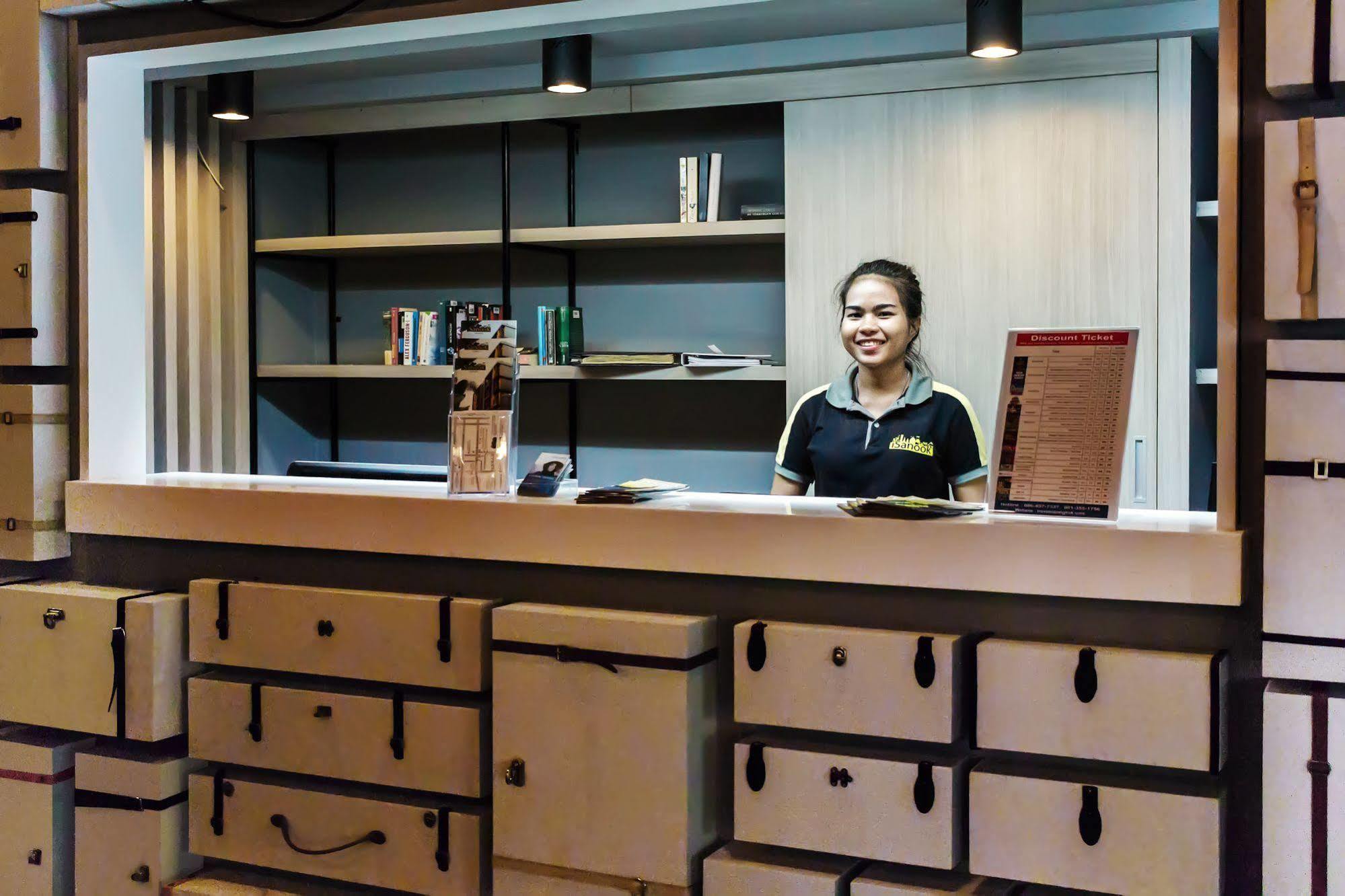 Isanook Female * Bangkok
