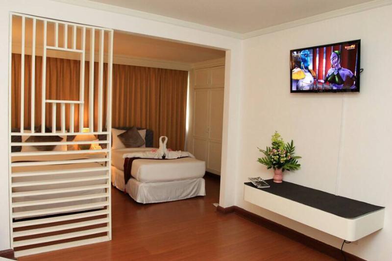 Summit Pavilion 4*