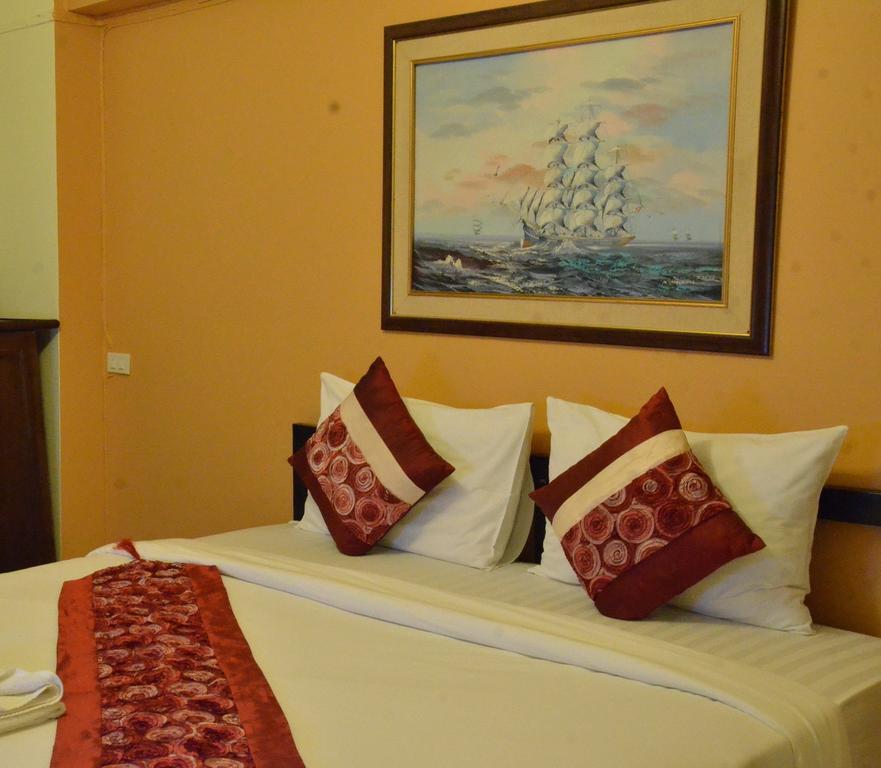 Nawarat & Serviced Hotel 3*