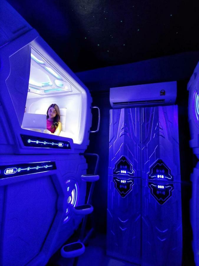 Hostel Met A Space Pod @ Asoke *