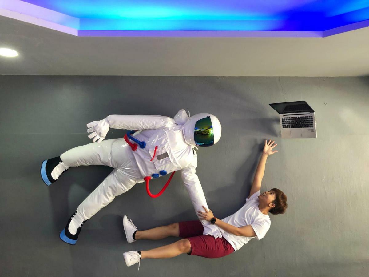 Hostel Met A Space Pod @ Asoke *
