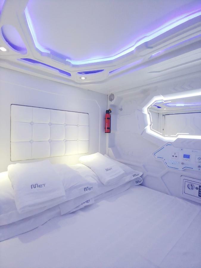 Met A Space Pod @ Asoke * Bangkok