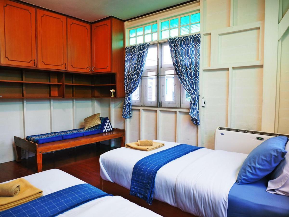 Vakantiehuis 4brs Thai Heritage House In Samsen Bangkok