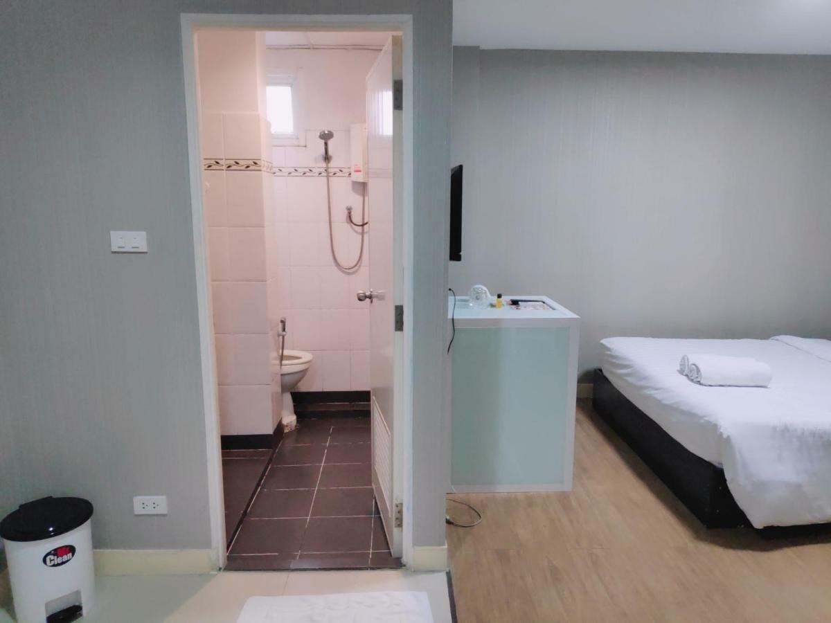 Hotel Tim Place - Bts Phra Khanong