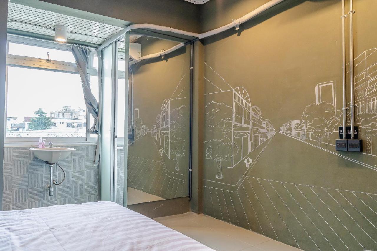 Hoot & Ratchada Capsule hotel Bangkok