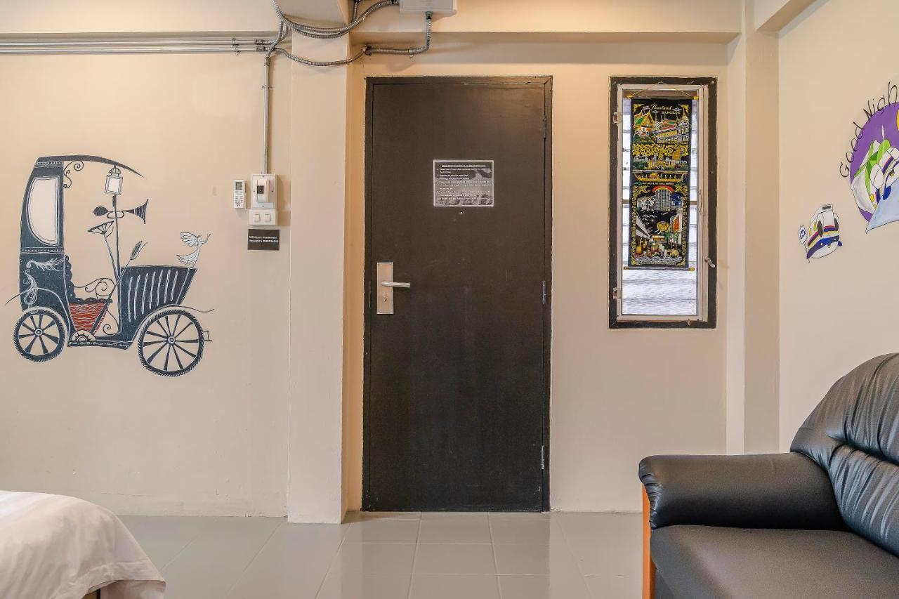 Capsule hotel Hoot & Ratchada Bangkok