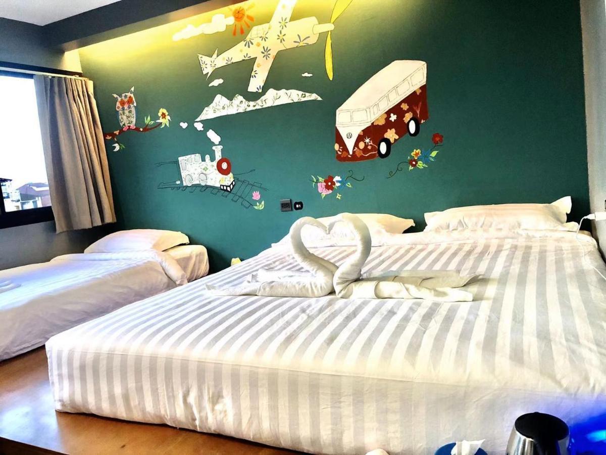 Capsule hotel Hoot & Ratchada 3*