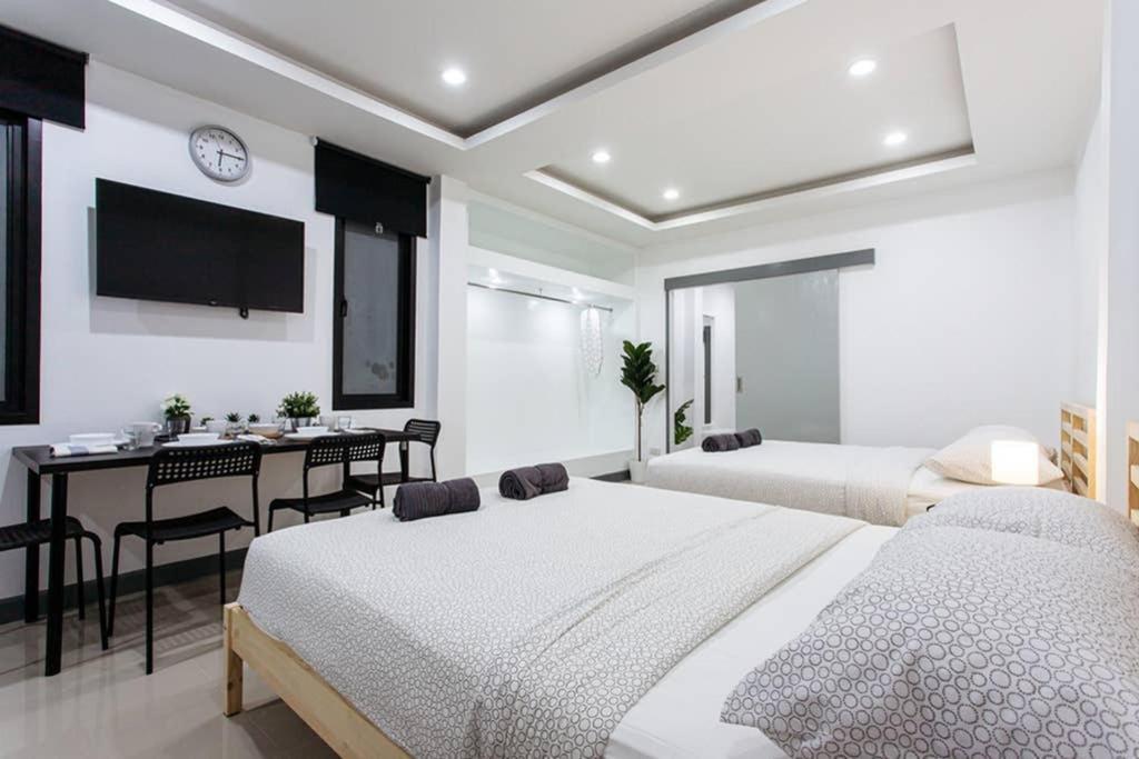 P2 Silom Large 2beds Full Kitchen Wifi 4-6pax Apartment *