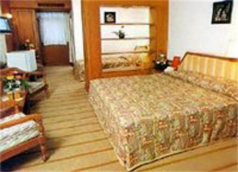 Hotel First House 3*