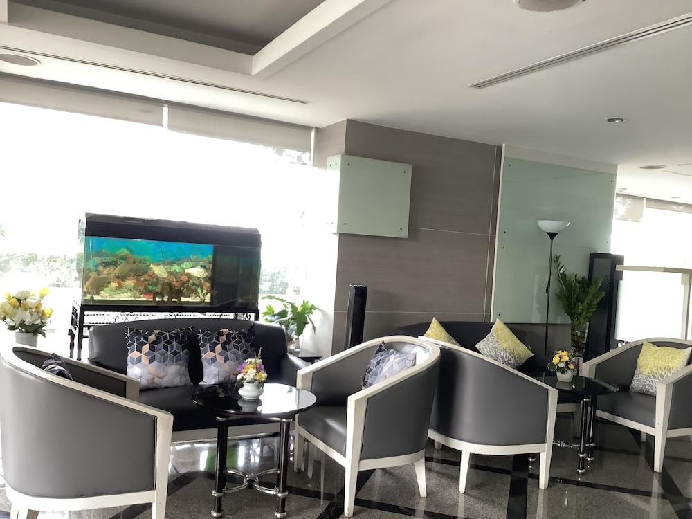 Sky Place Srinakarin 3*