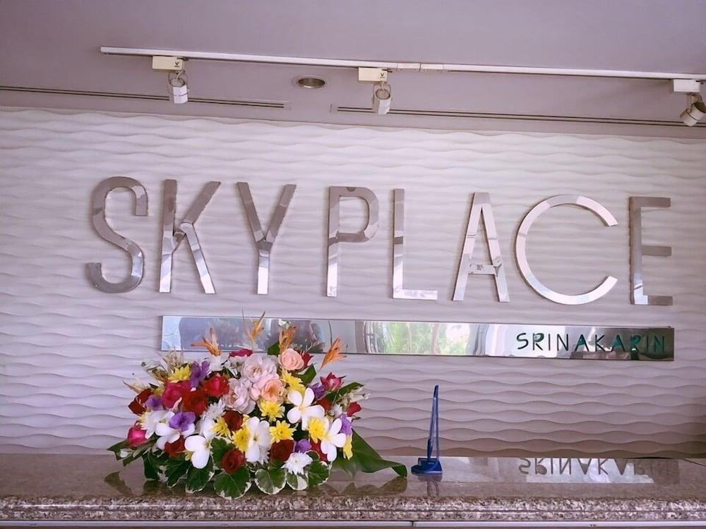 Sky Place Srinakarin Aparthotel