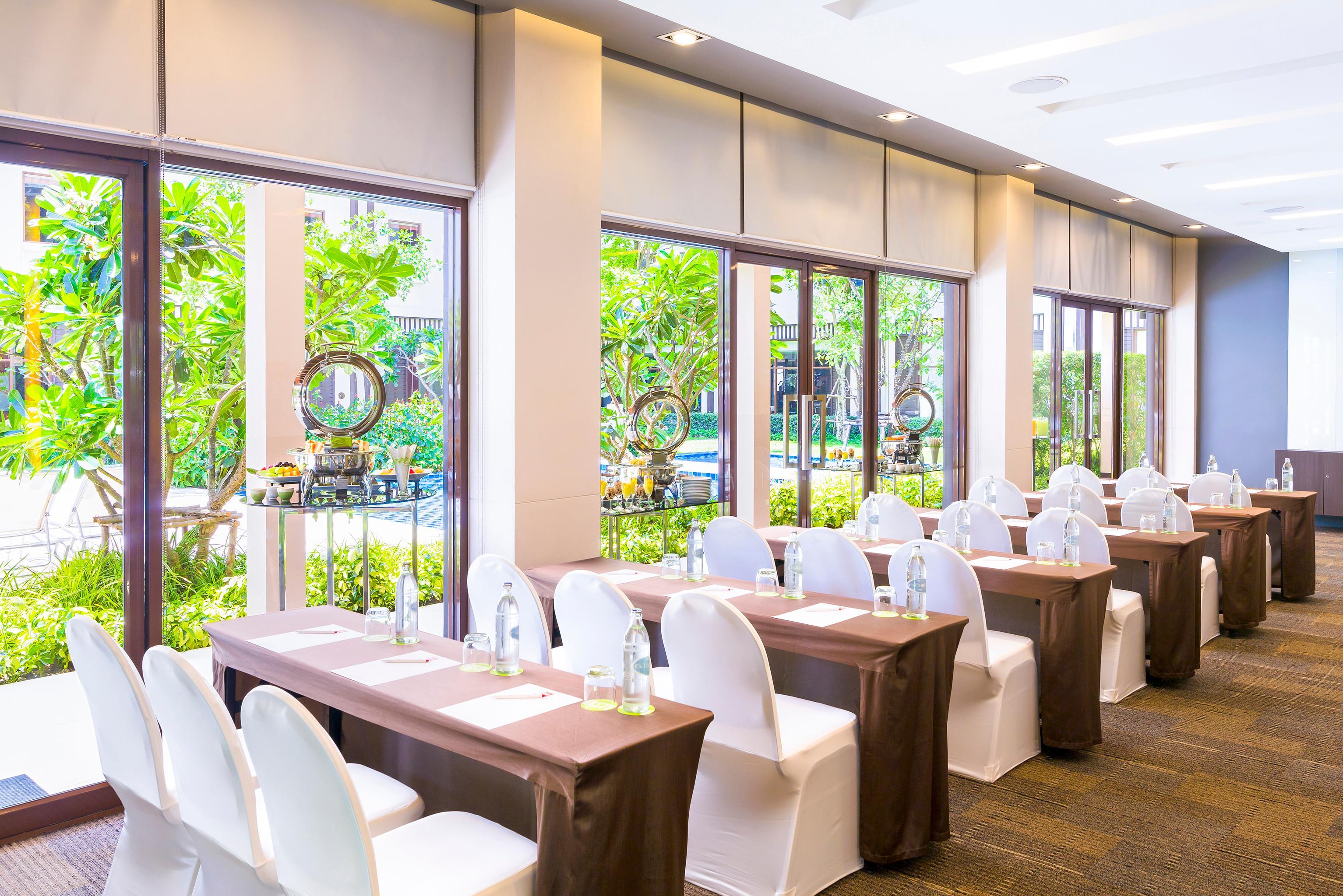 Ibis Riverside Hotel 3*