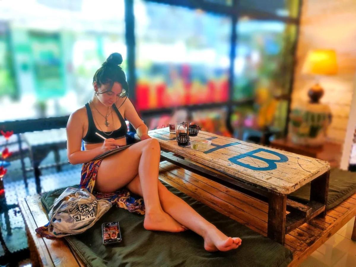 Back Backpackers Albergue