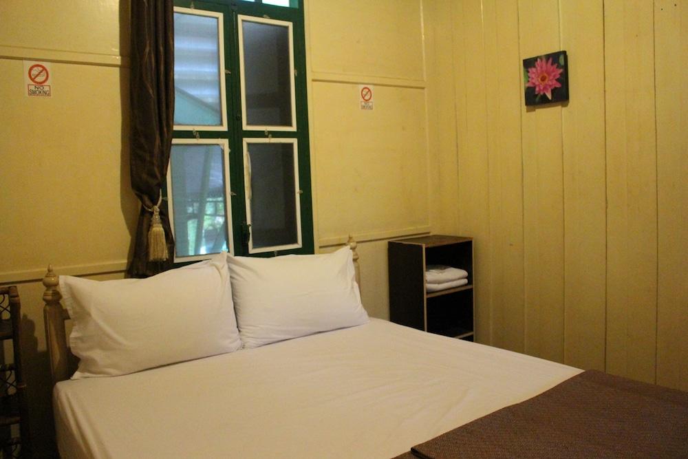 Homestay Samsen Sam Place *