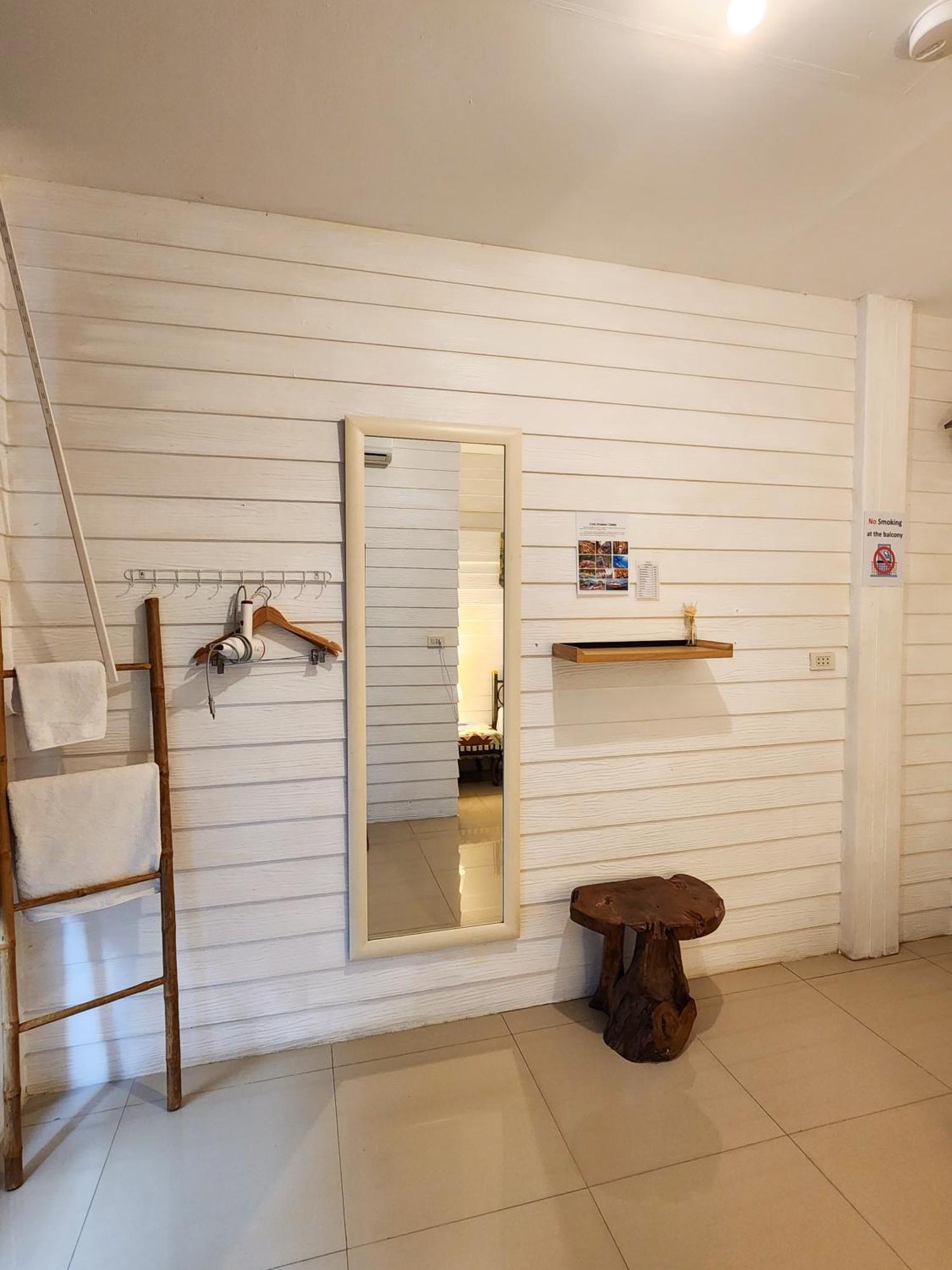 Back Backpackers Albergue