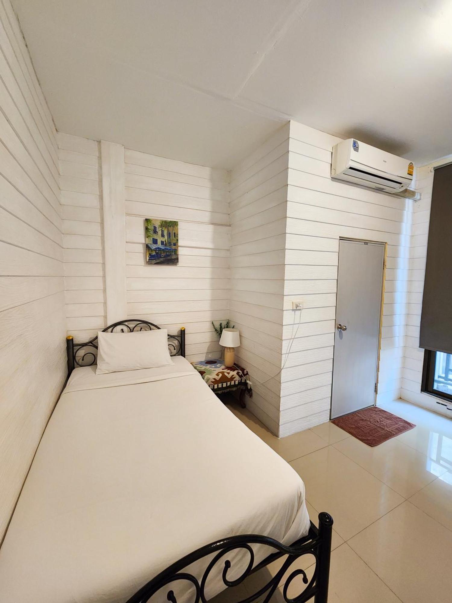 Back Backpackers Banguecoque