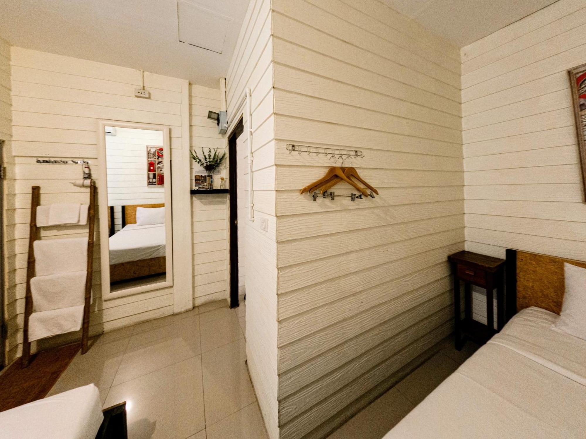 Back Backpackers Albergue