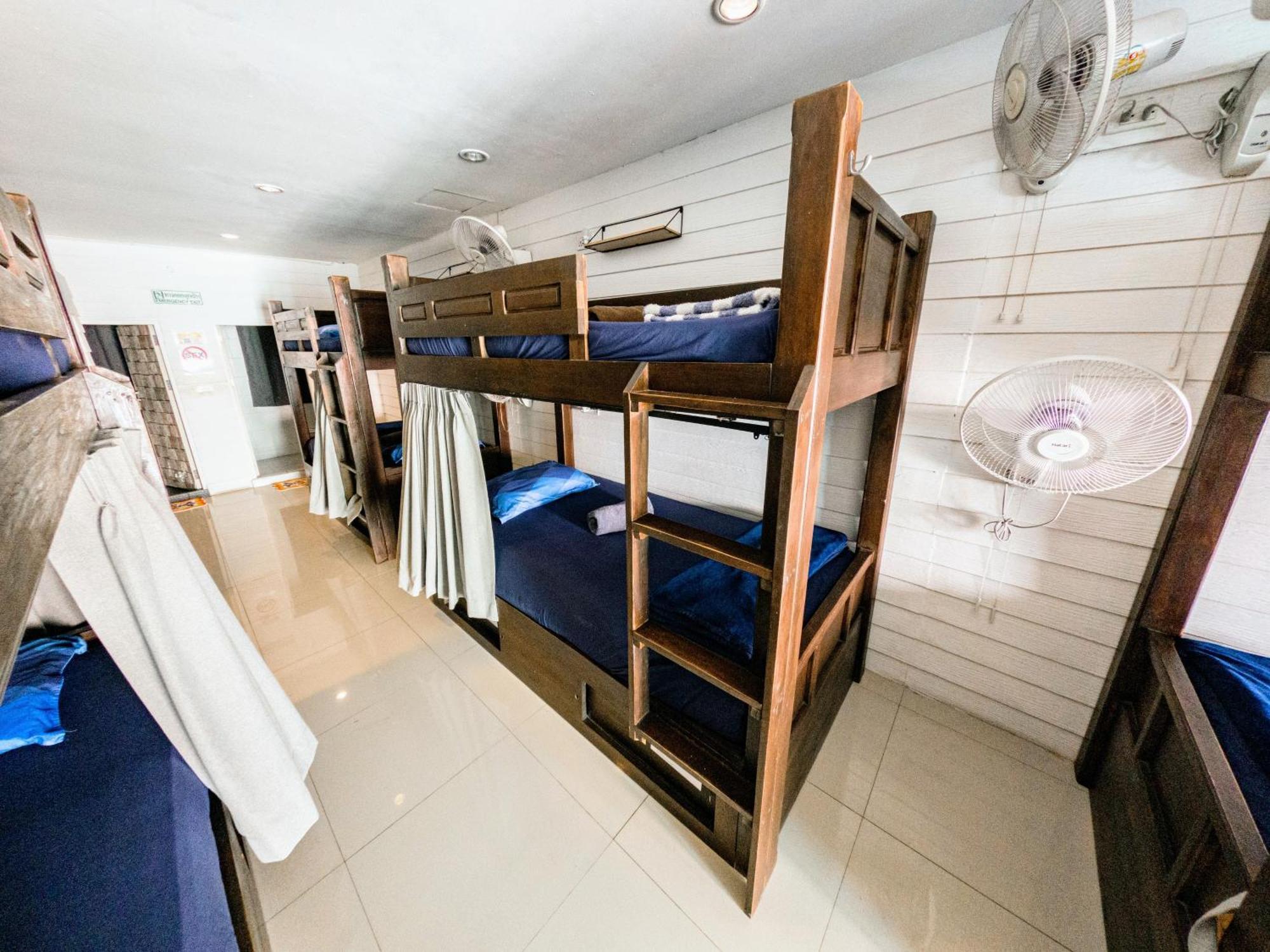 Back Backpackers Banguecoque