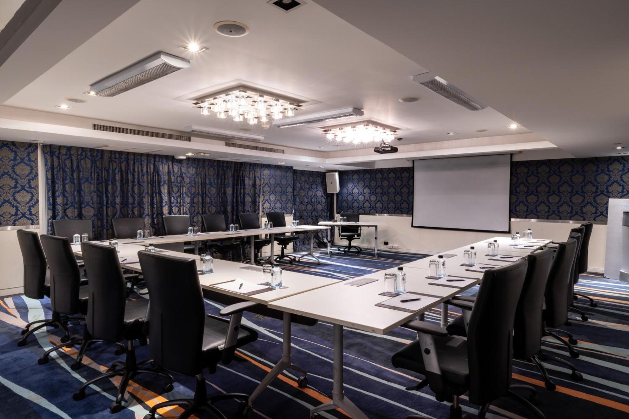 Night - Sukhumvit 15 Hotel 4*
