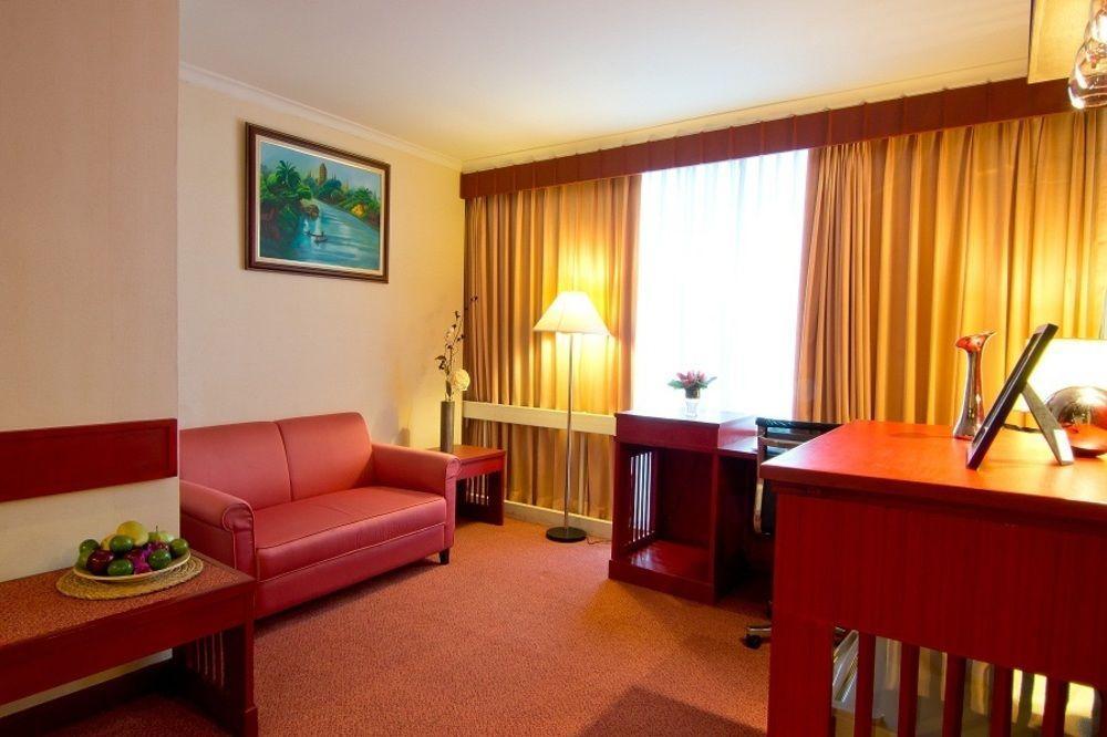 Manhattan Hotel