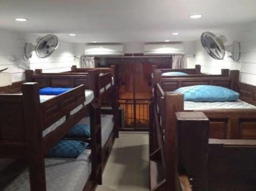 Back Backpackers * Banguecoque