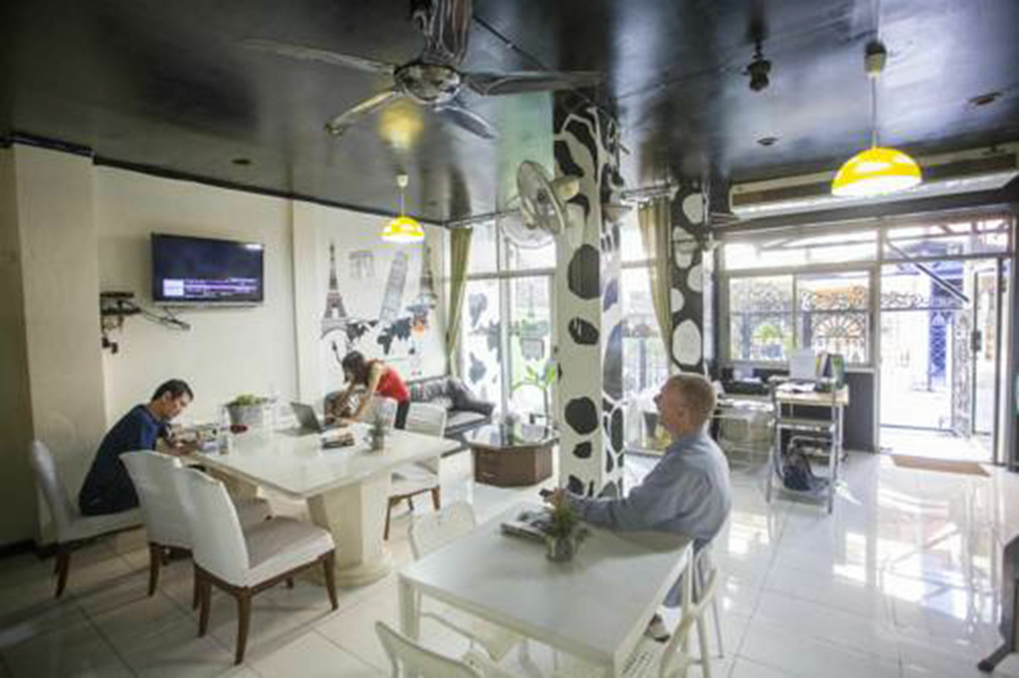Hostel Mad Cow