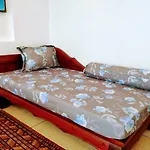 Quiet Studio With King Bed, Kitchen And Balcony