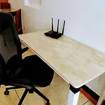 Quiet Studio With King Bed, Kitchen And Balcony