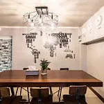 Snoozzze Hostel ใกล้รถไฟฟ้า ย่านบางรัก (Adults Only)