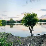 บ้านยูกเฮม ( Lake bangphli)