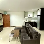14 Place Sukhumvit Suites