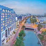 The Quarter Hualamphong By Uhg