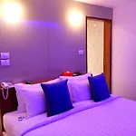 S Box Sukhumvit Hotel