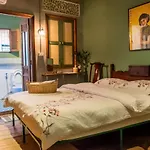 Live Local Cafe & Hotel - 420 Friendly