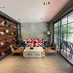 Loft122 Hotel