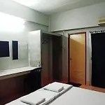 Jirapong Apartment